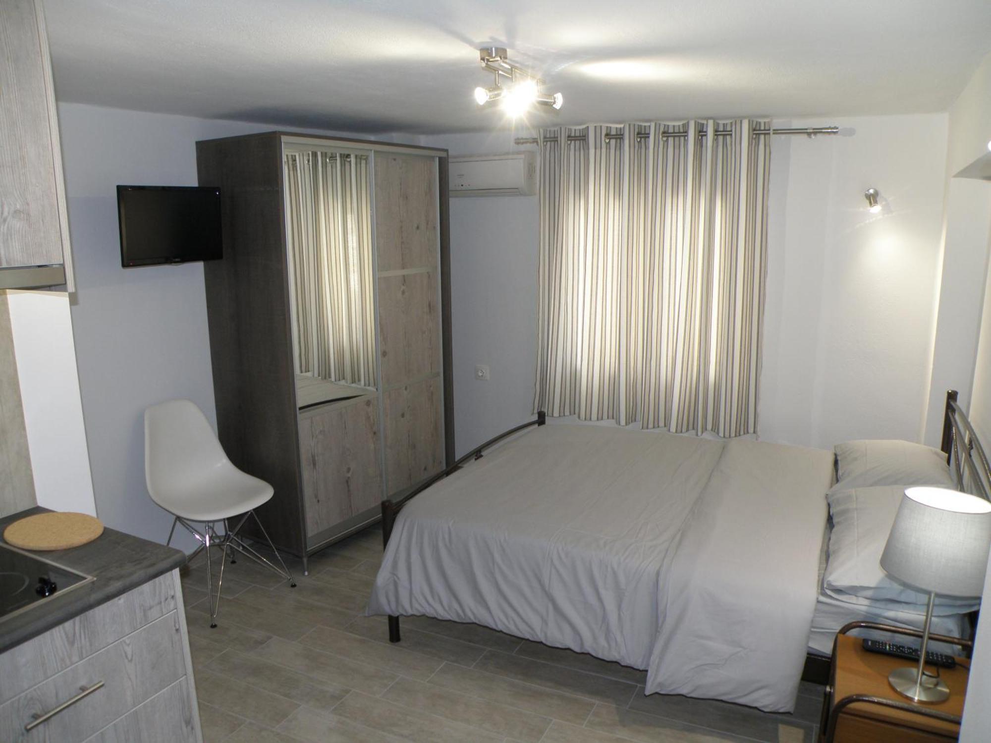 Talos Apartments And Studios 伊拉克利翁 外观 照片